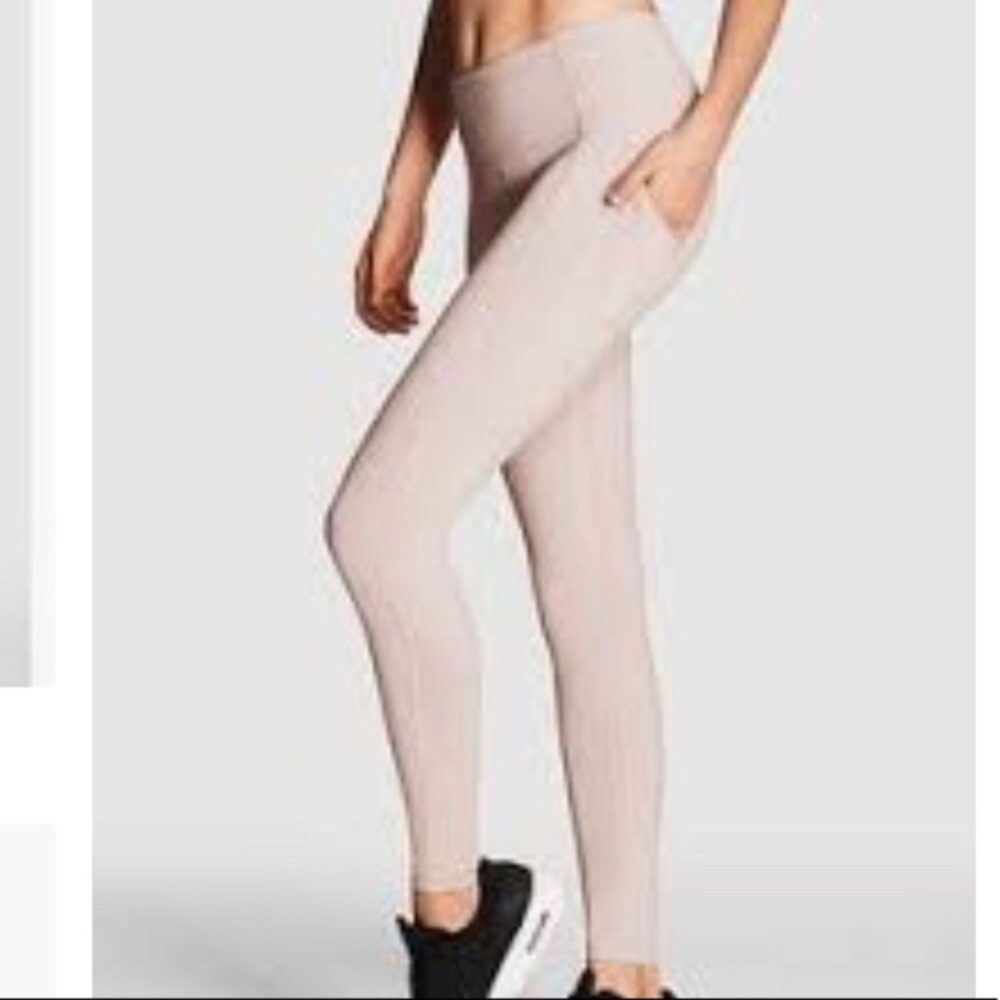 The knockout by Victoria Sport pocket tight